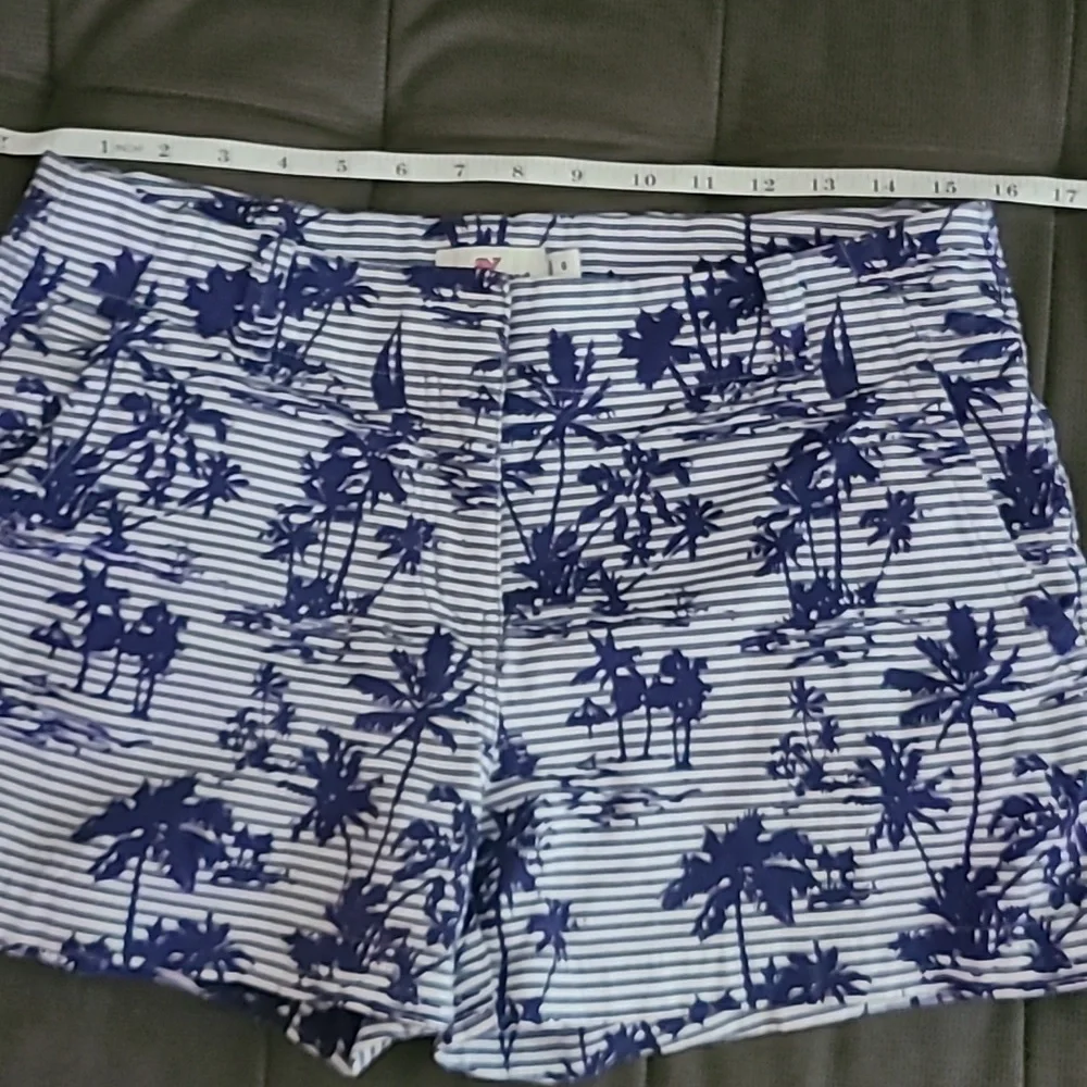 Vineyard Vines Classic Short 3 1/2 inseam - Picture 4 of 4